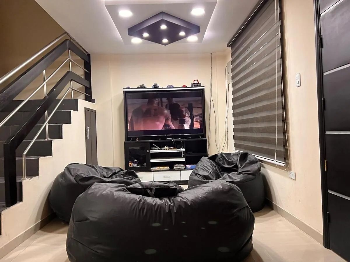 Scairbnb Quito 0*,  Ecuador